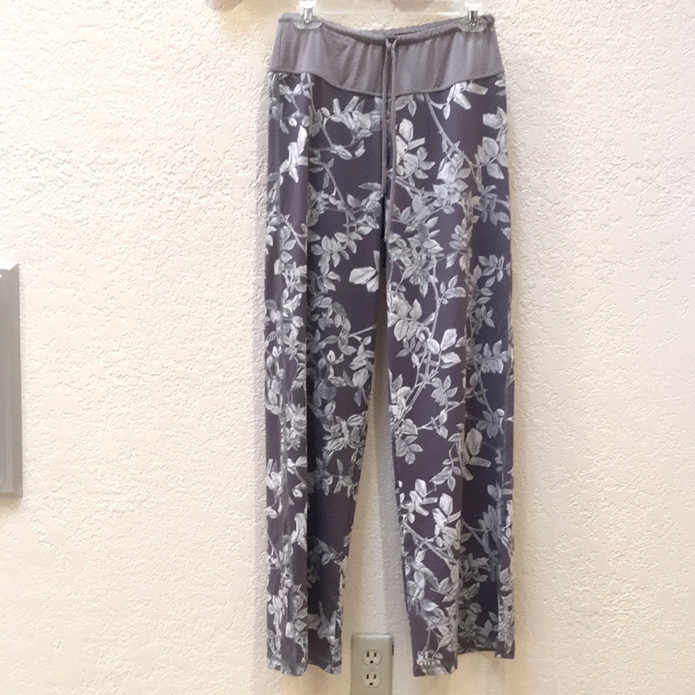 Beautiful wide leg pants by Venus Wms Eleven